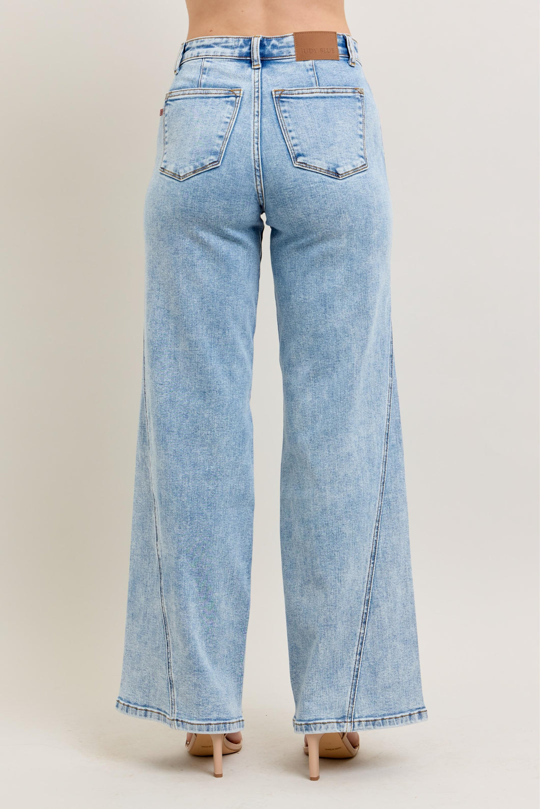 HW Stone Wash Retro Wide Fit w/Skewed Inseam