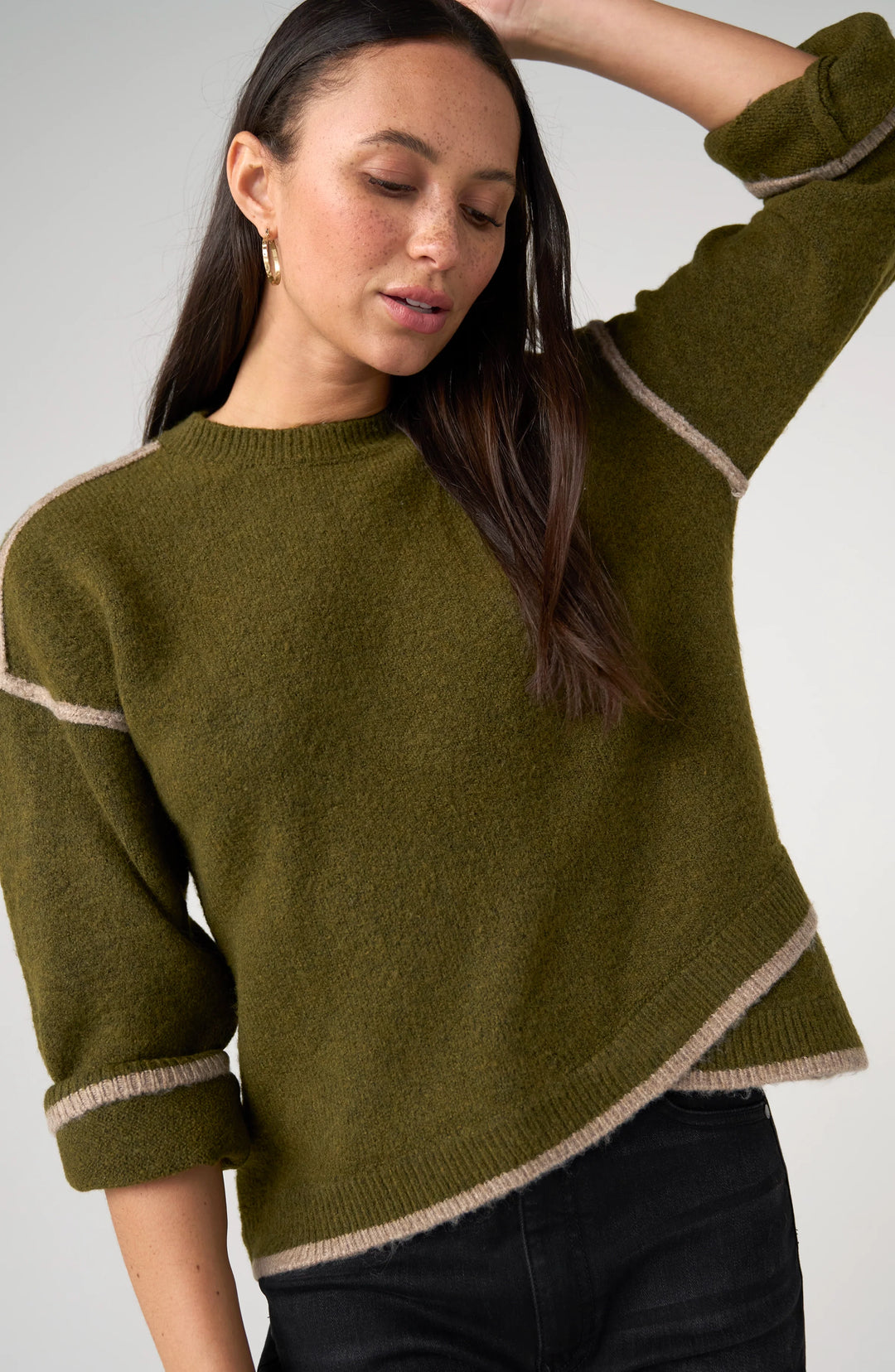 Crewneck Sweater w/Cream Tulip Hem