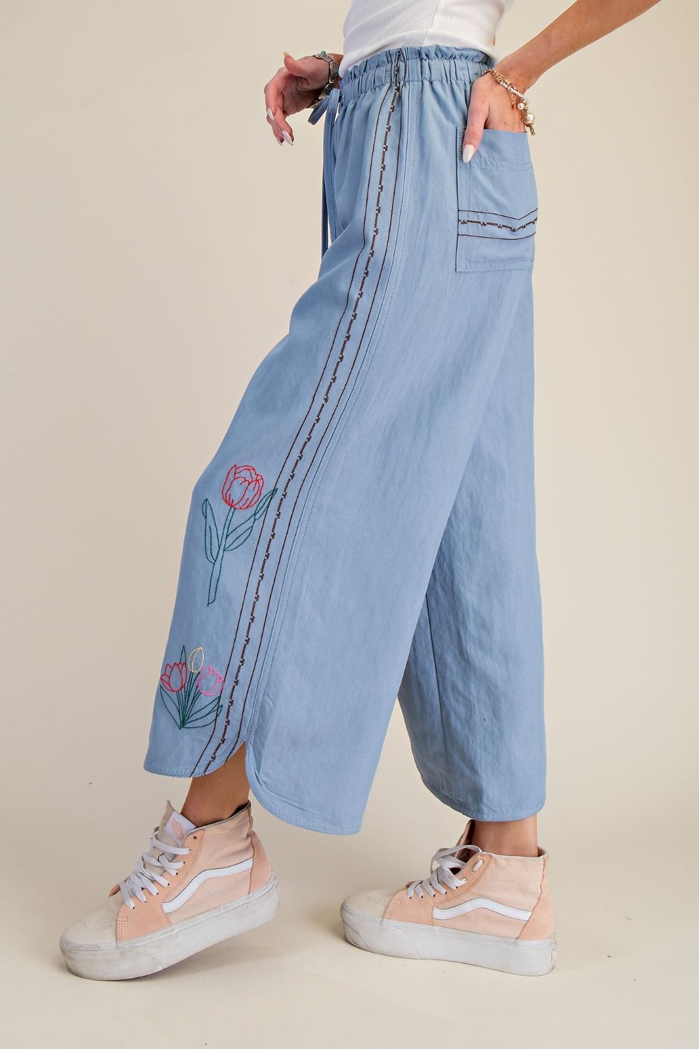 Embroidery Detail Capri Pants