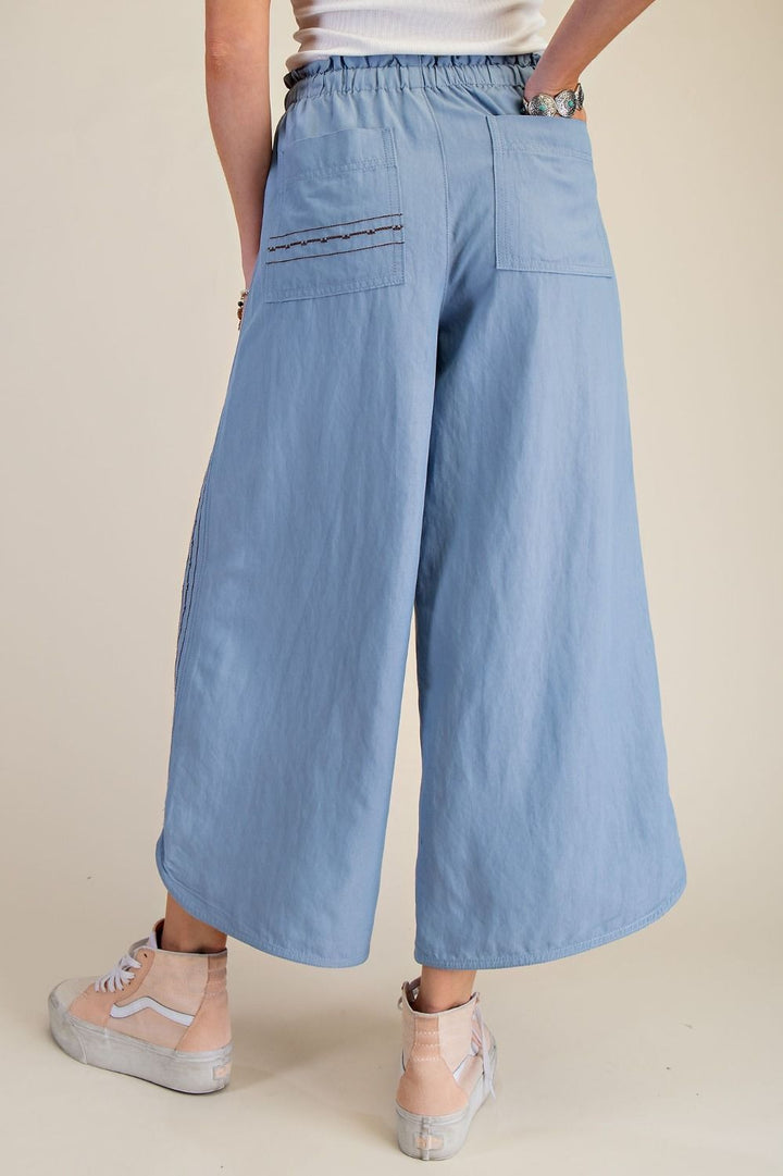 Embroidery Detail Capri Pants